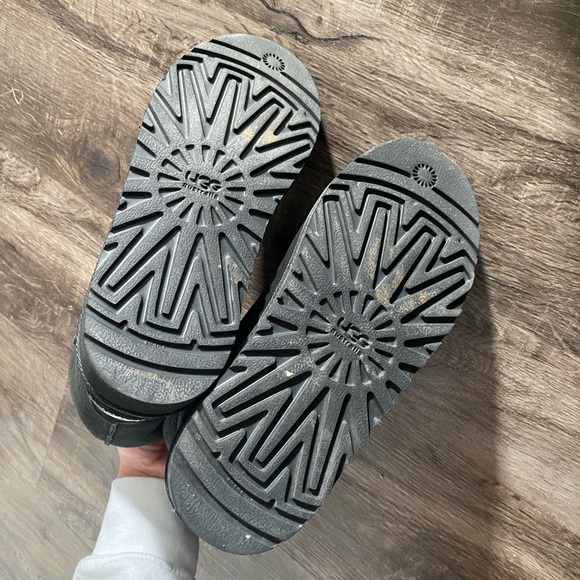 Almost brand new Uggs - Picture 3 of 7